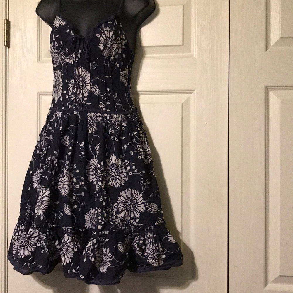✨✨💗💗 HOST PICKED ✨✨💗💗Blue & white floral dress